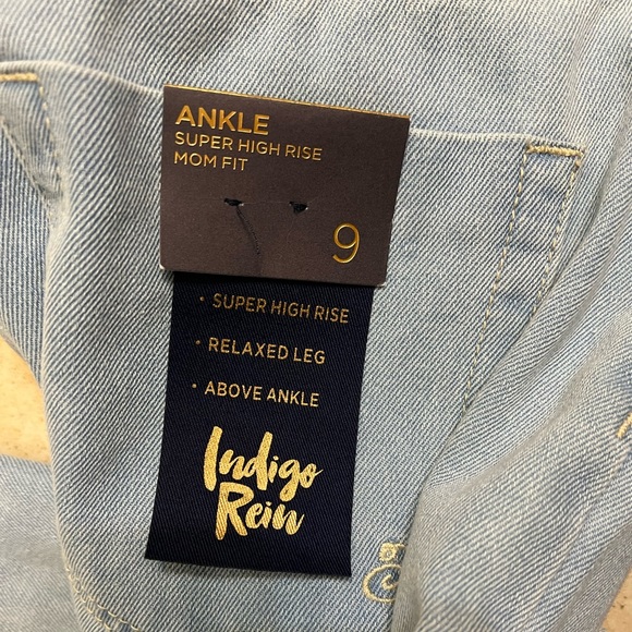 NWT Distressed High Rise Mom Jeans - Picture 5 of 5